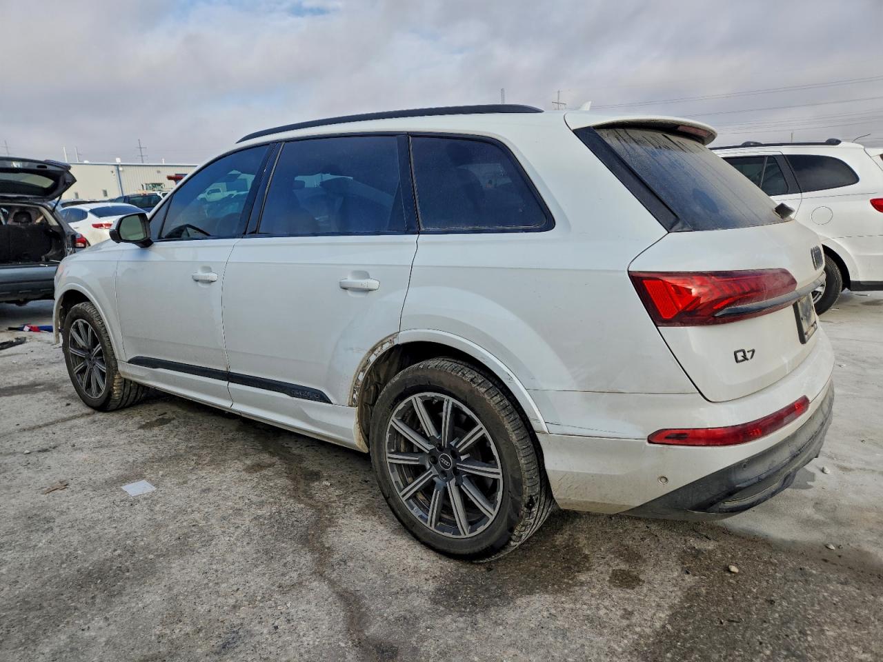 Audi Q7 Premium Plus Image 2