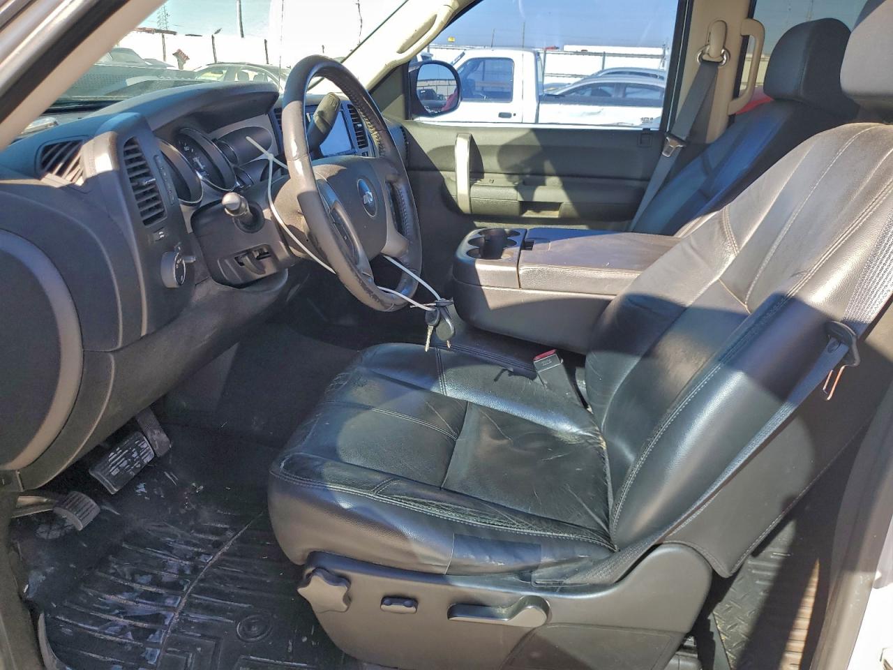 Chevrolet Silverado C1500 Crew Cab Image 7