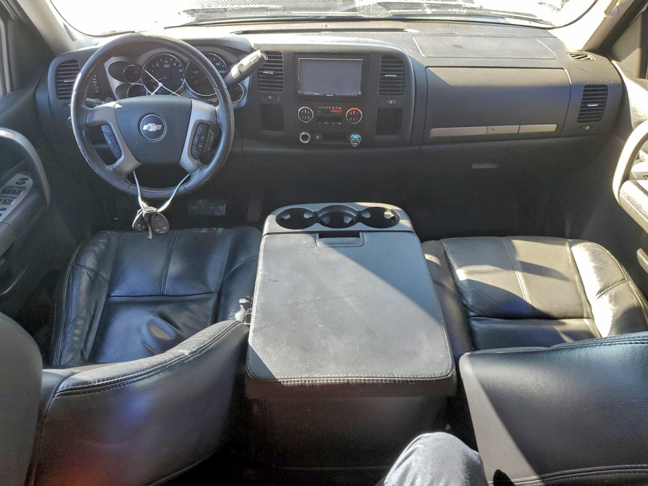 Chevrolet Silverado C1500 Crew Cab Image 2