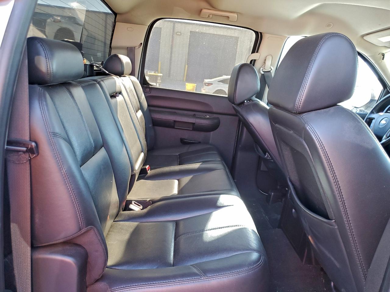 Chevrolet Silverado C1500 Crew Cab Image 4