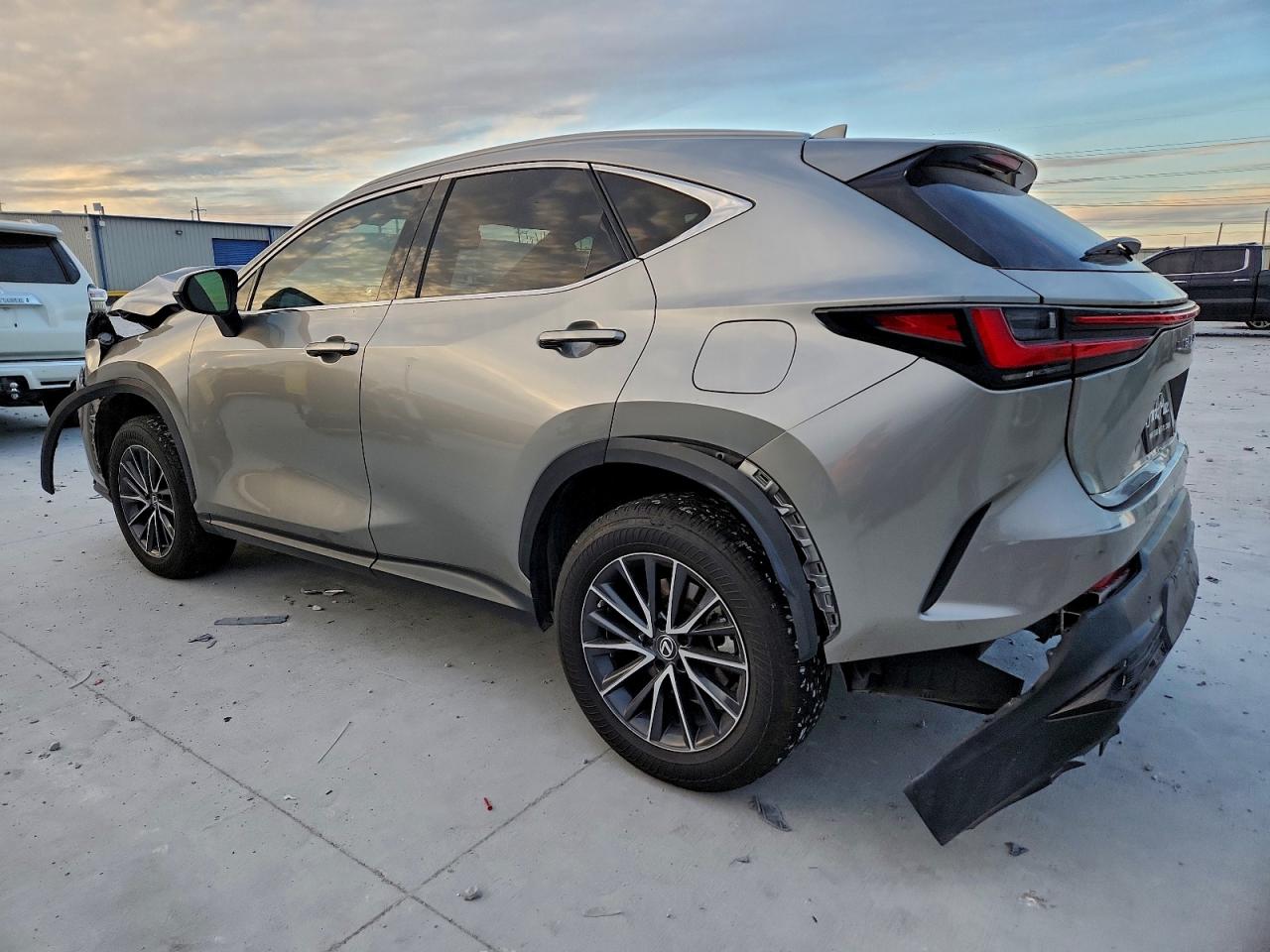 Lexus NX 350h Image 8