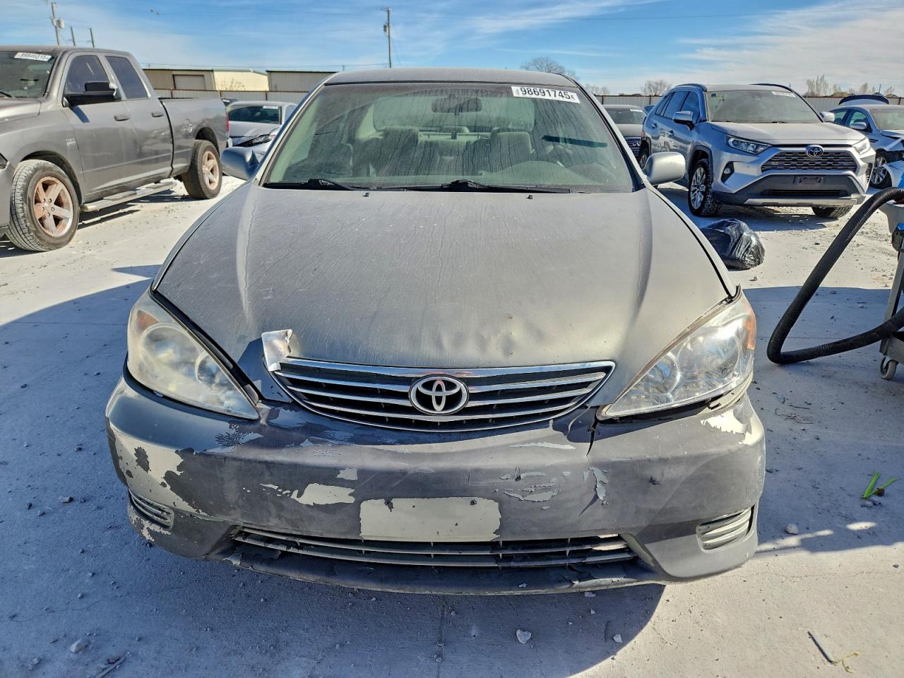 Toyota Camry Le Image 5