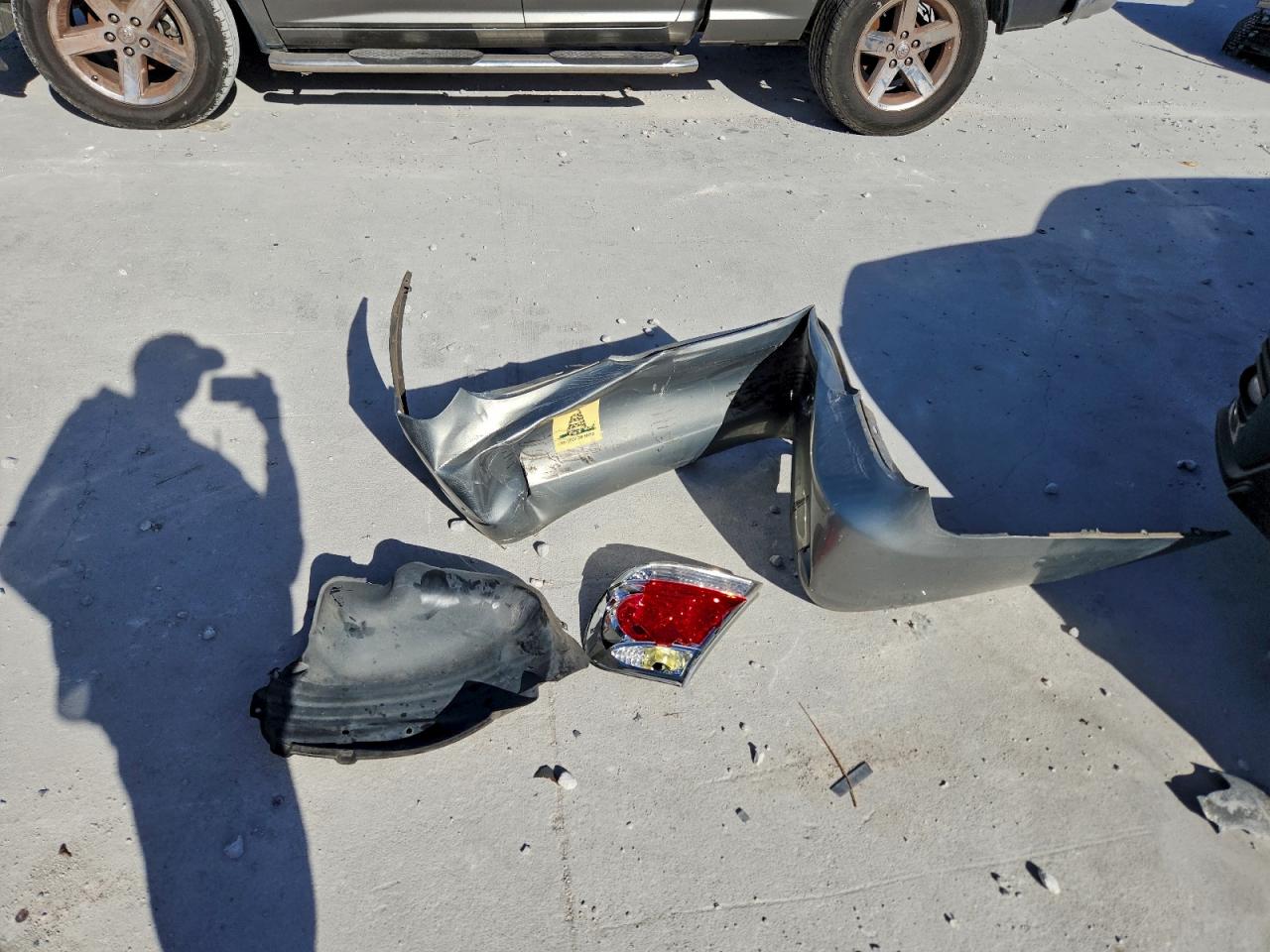 Toyota Camry Le Image 13