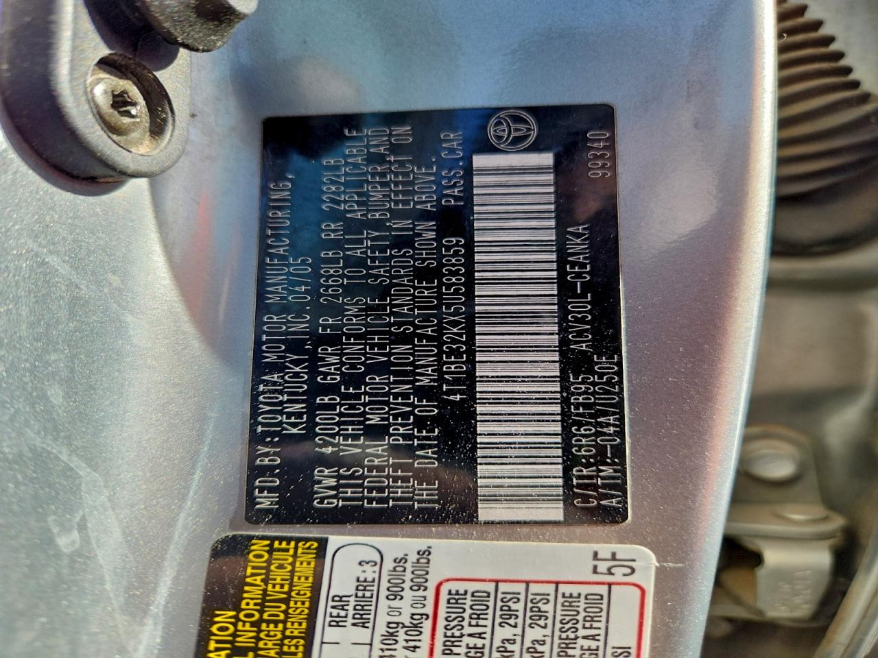 Toyota Camry Le Image 9