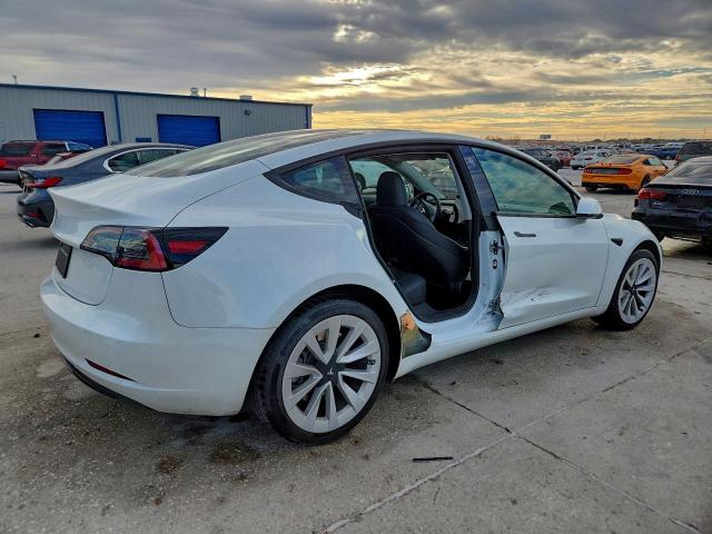 Tesla Model 3 Image 6