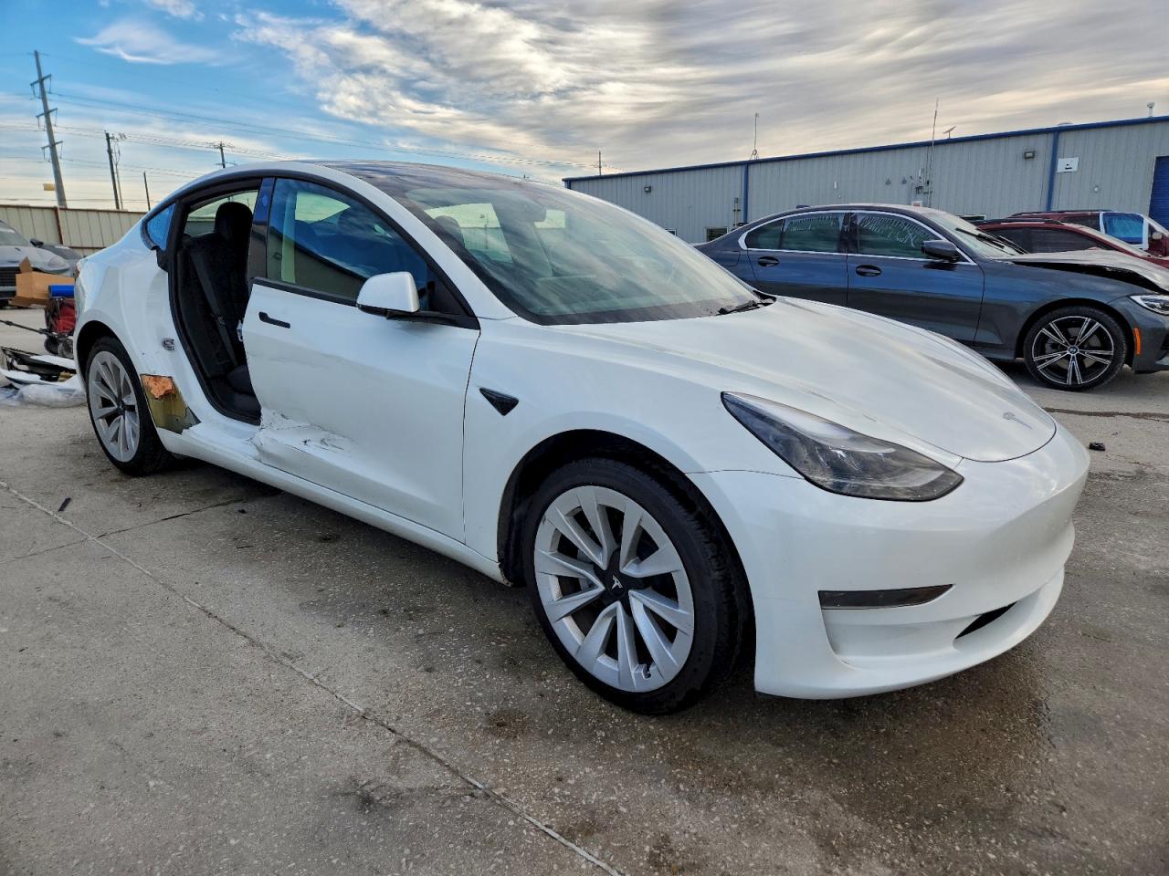 Tesla Model 3 Image 3