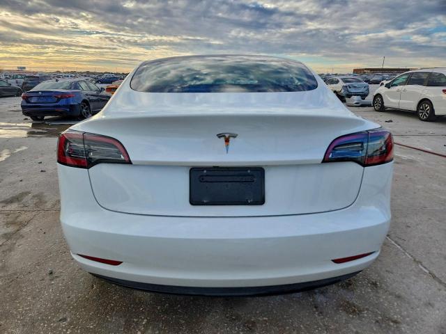 Tesla Model 3 Image 12