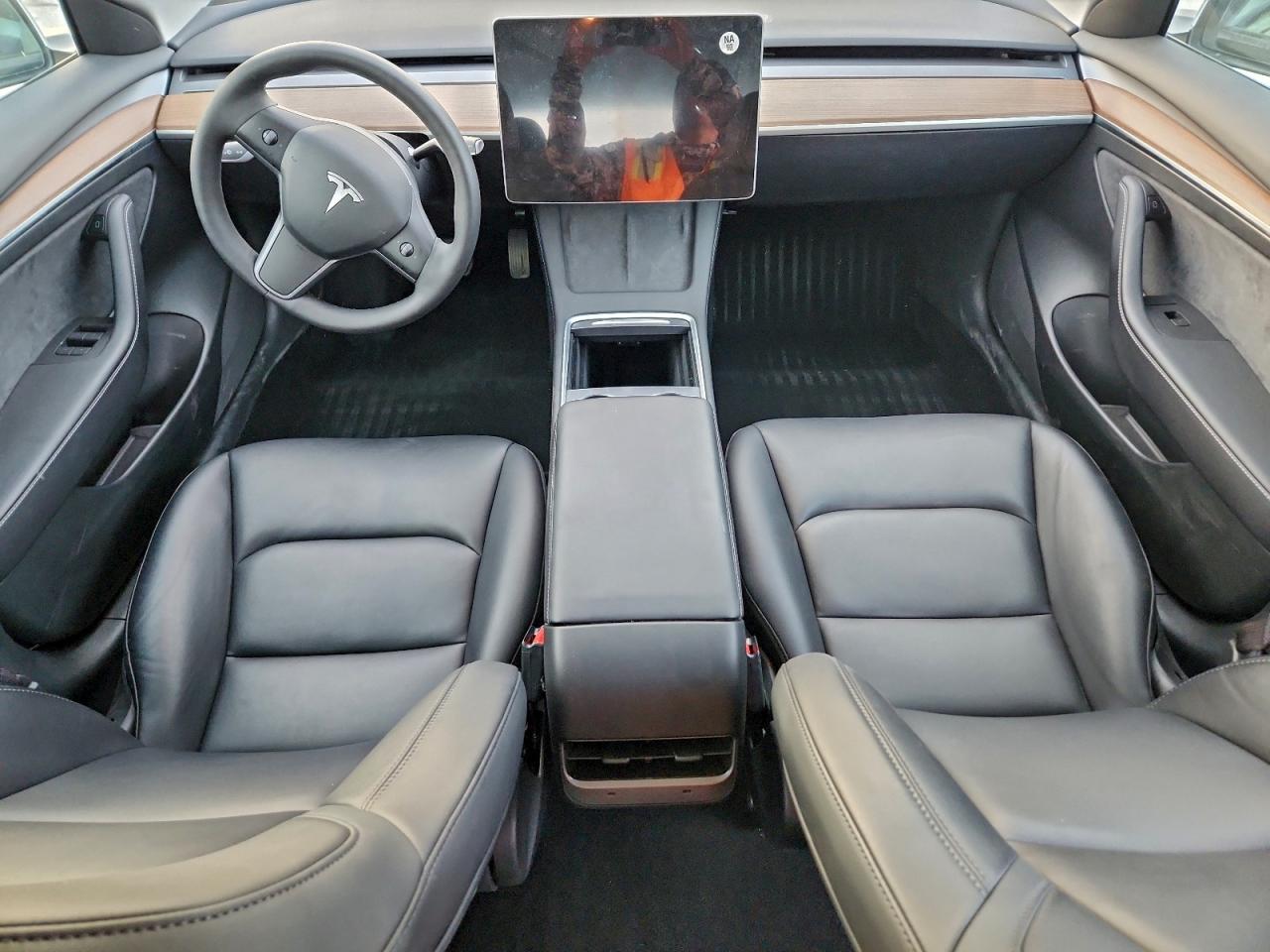 Tesla Model 3 Image 10