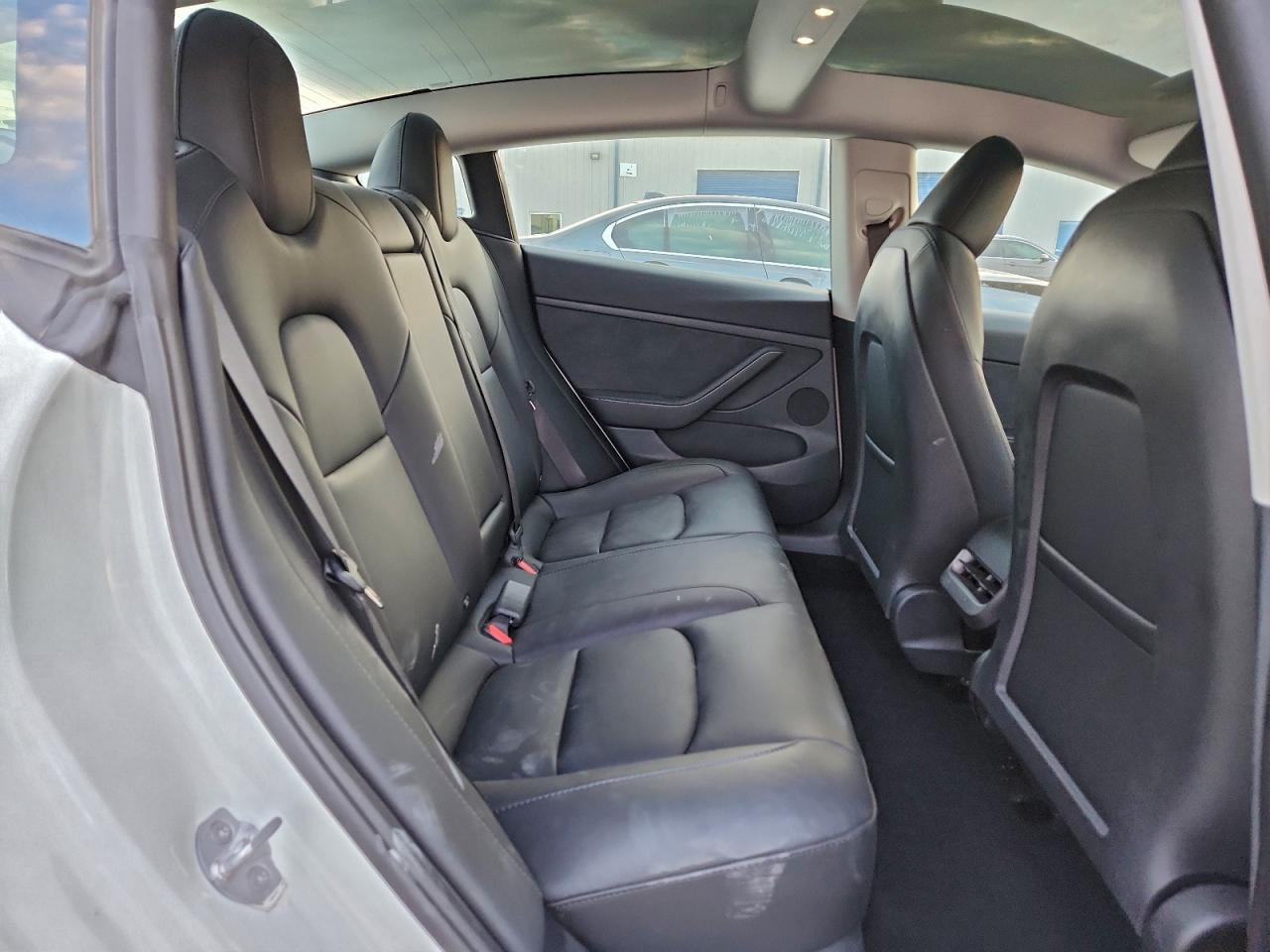 Tesla Model 3 Image 13