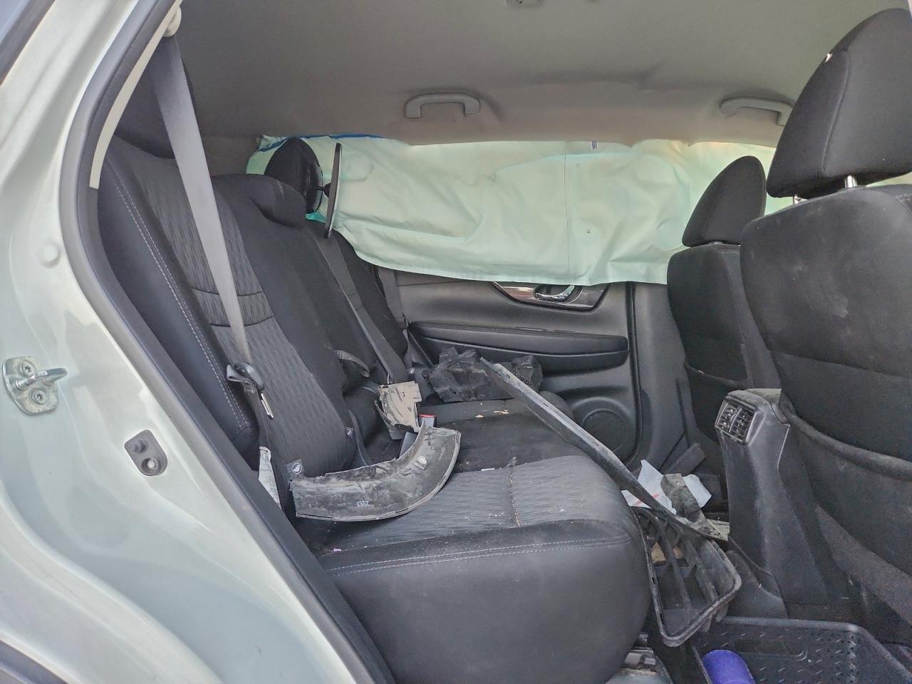 Nissan Rogue S Image 2