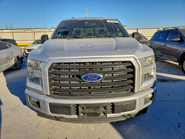 Ford F-150 Supercrew Image 8
