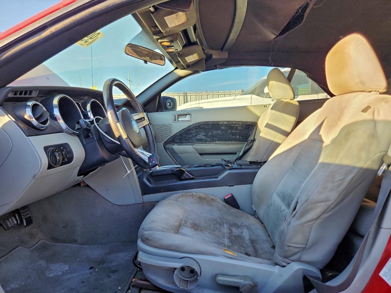 Ford Mustang Image 4