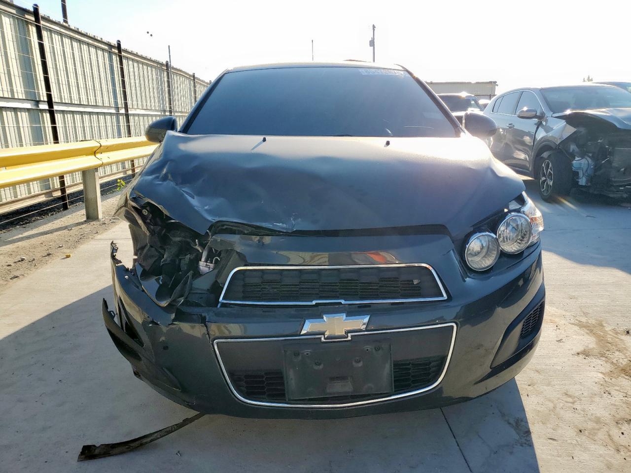 Chevrolet Sonic Lt Image 7