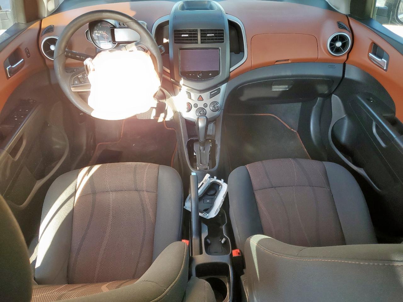 Chevrolet Sonic Lt Image 12