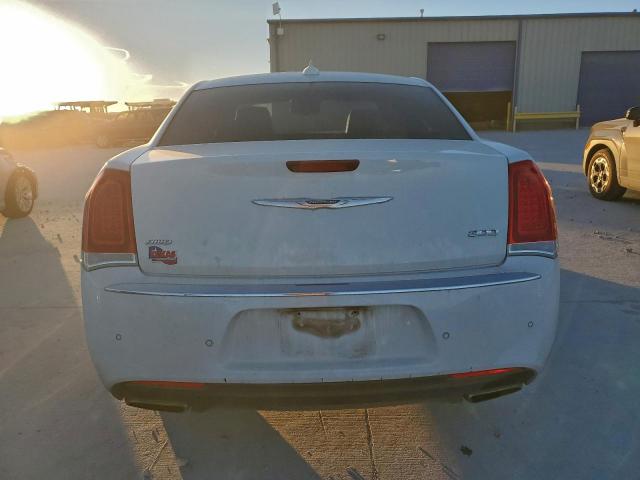 Chrysler 300 Limited Image 8