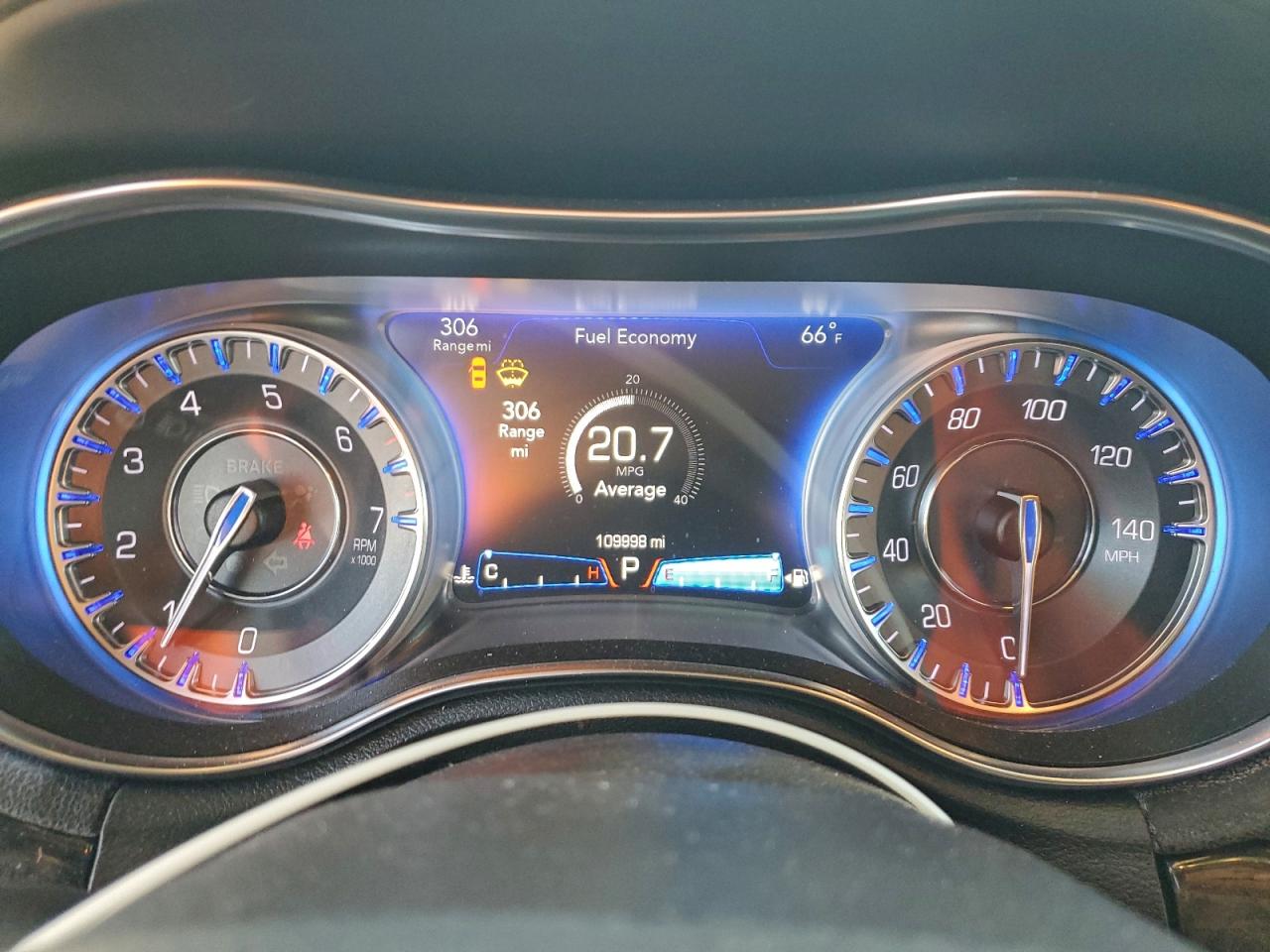 Chrysler 300 Limited Image 12