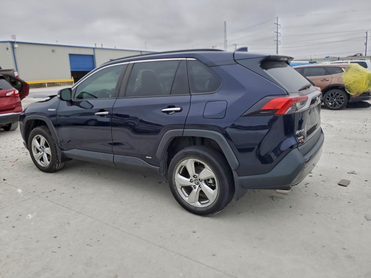 Toyota RAV4 Limited Image 2