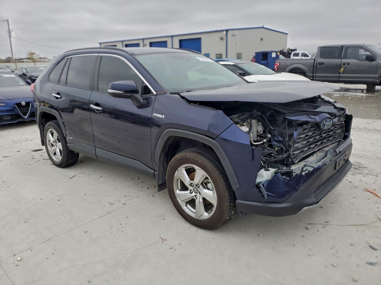 Toyota RAV4 Limited Image 3