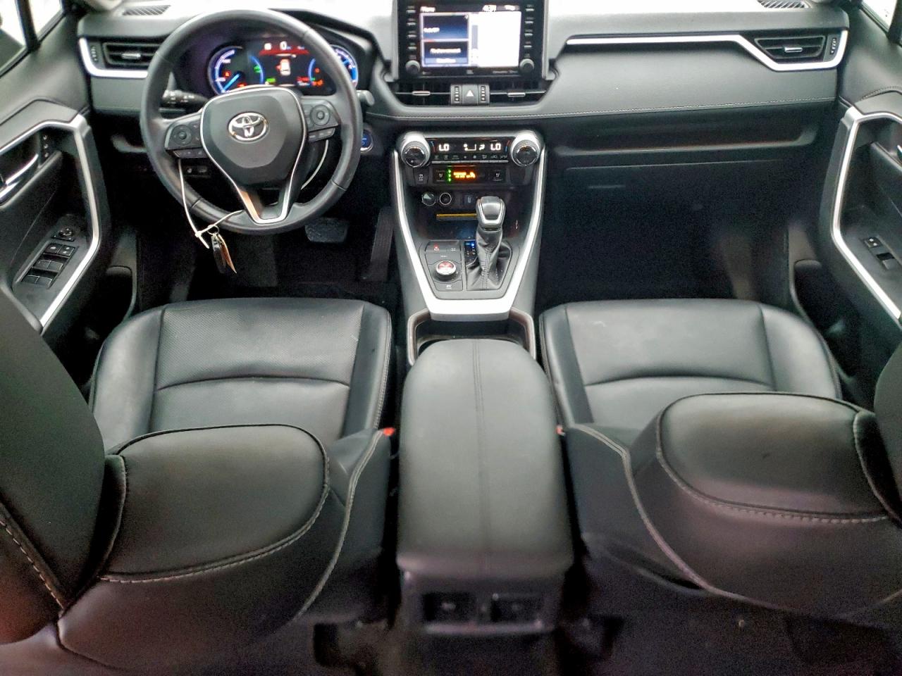 Toyota RAV4 Limited Image 8