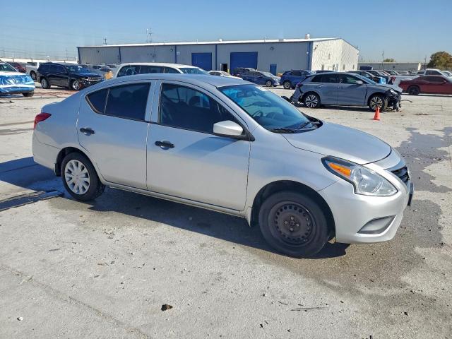 Nissan Versa S Image 4