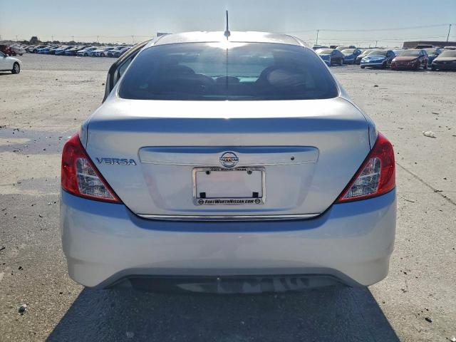 Nissan Versa S Image 2