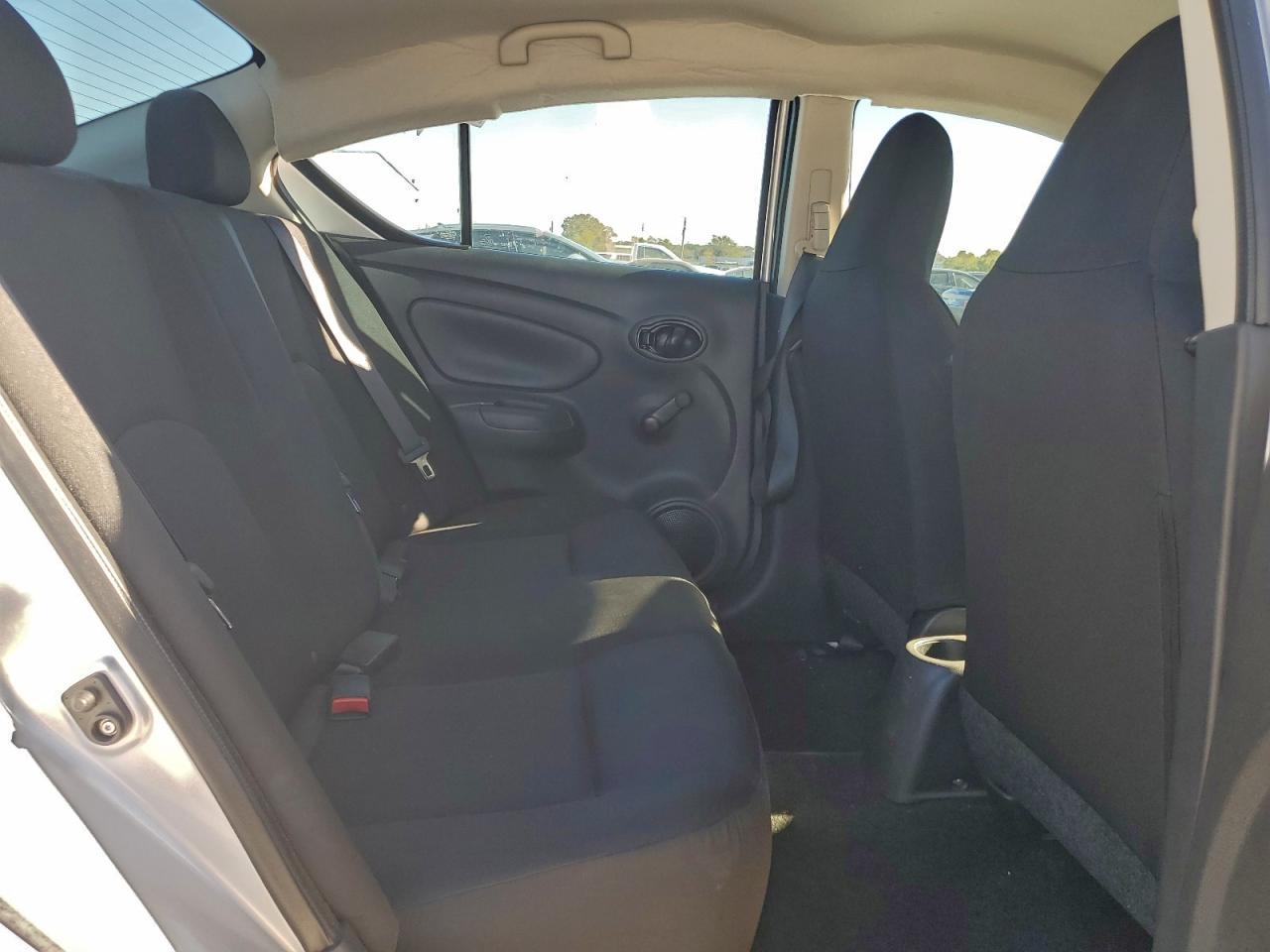 Nissan Versa S Image 10