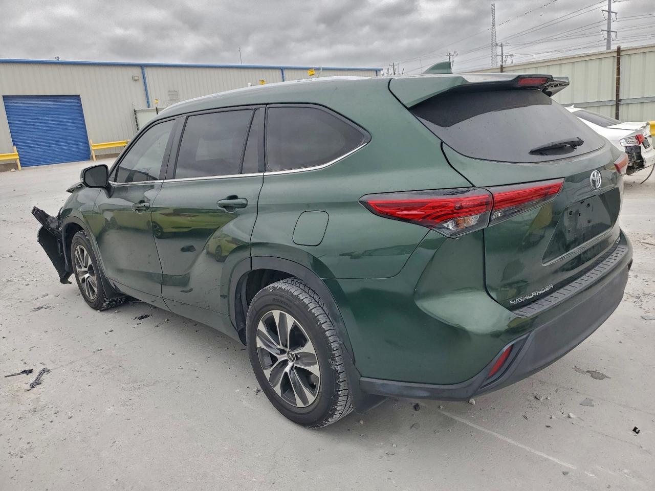 Toyota Highlander L Image 2