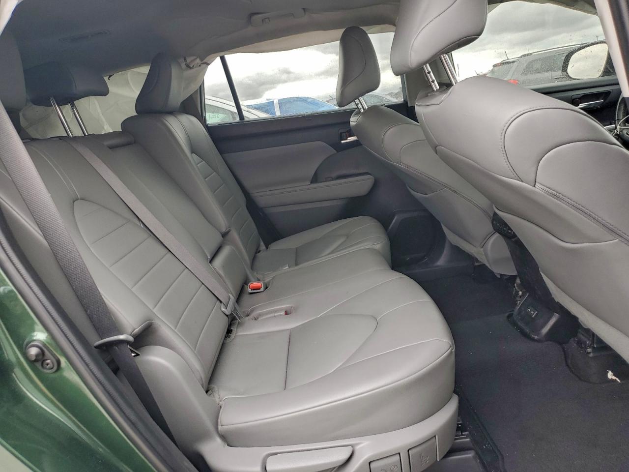 Toyota Highlander L Image 13