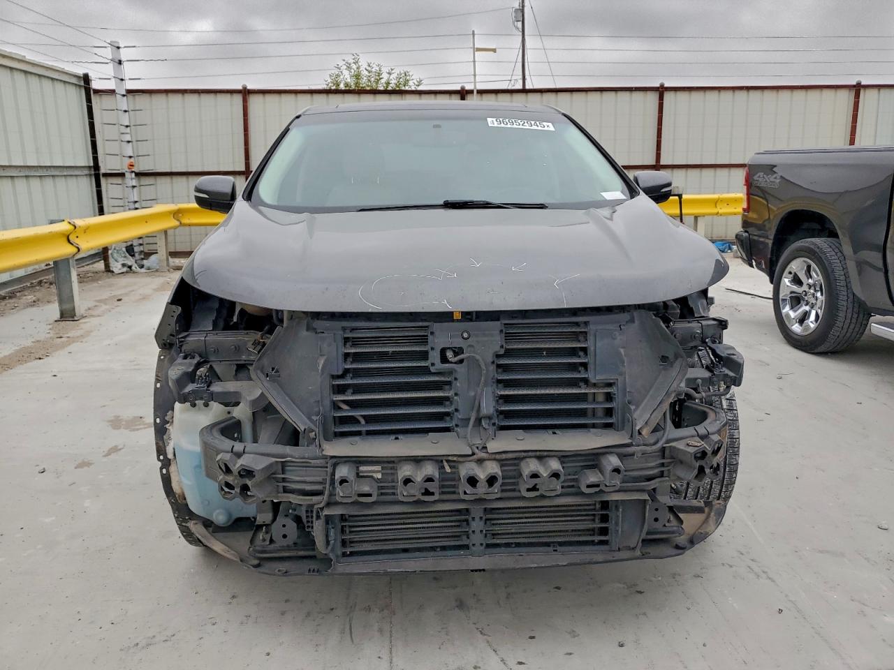 Ford Edge Titanium Image 3