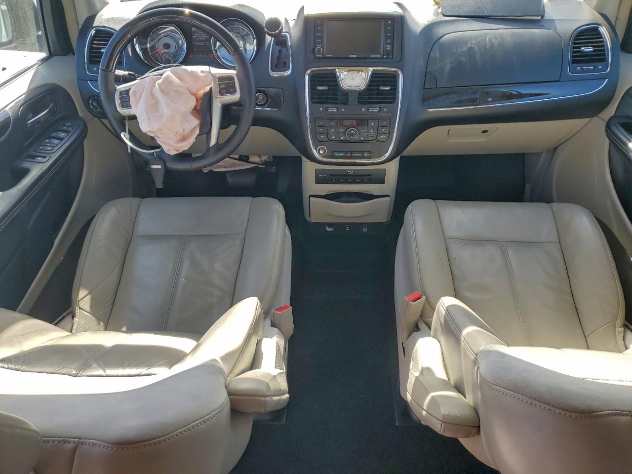 Chrysler Minivan Limited Image 6