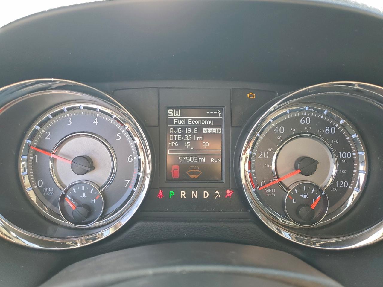 Chrysler Minivan Limited Image 7