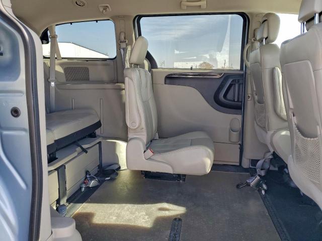 Chrysler Minivan Limited Image 10