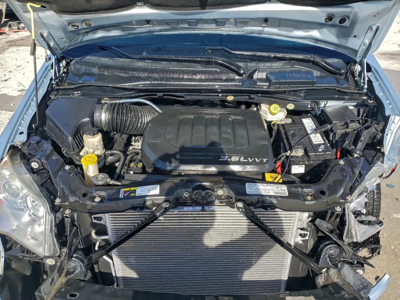 Chrysler Minivan Limited Image 14