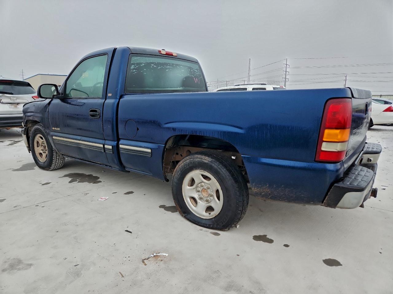 Chevrolet Silverado C1500 Image 2