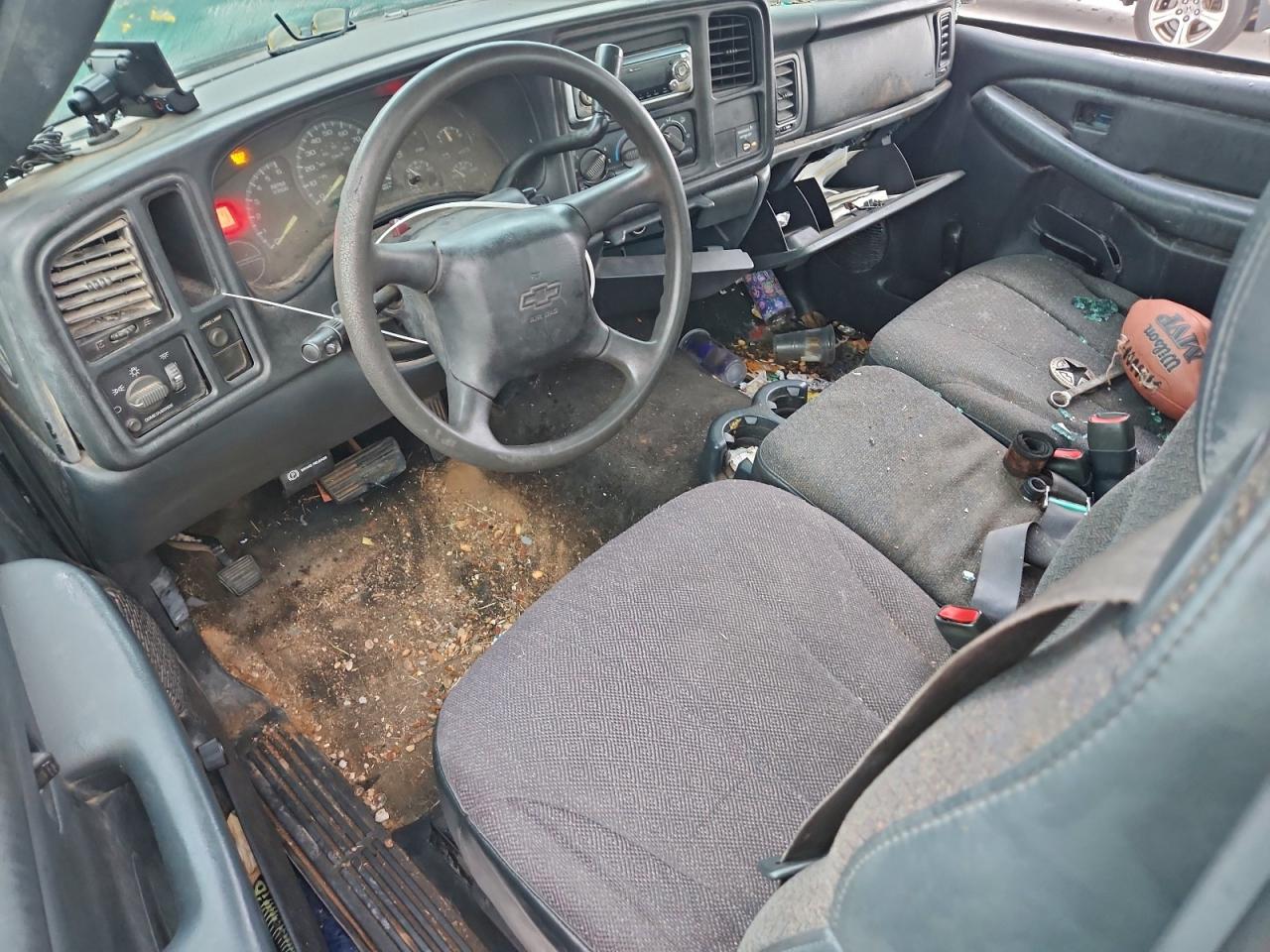 Chevrolet Silverado C1500 Image 3