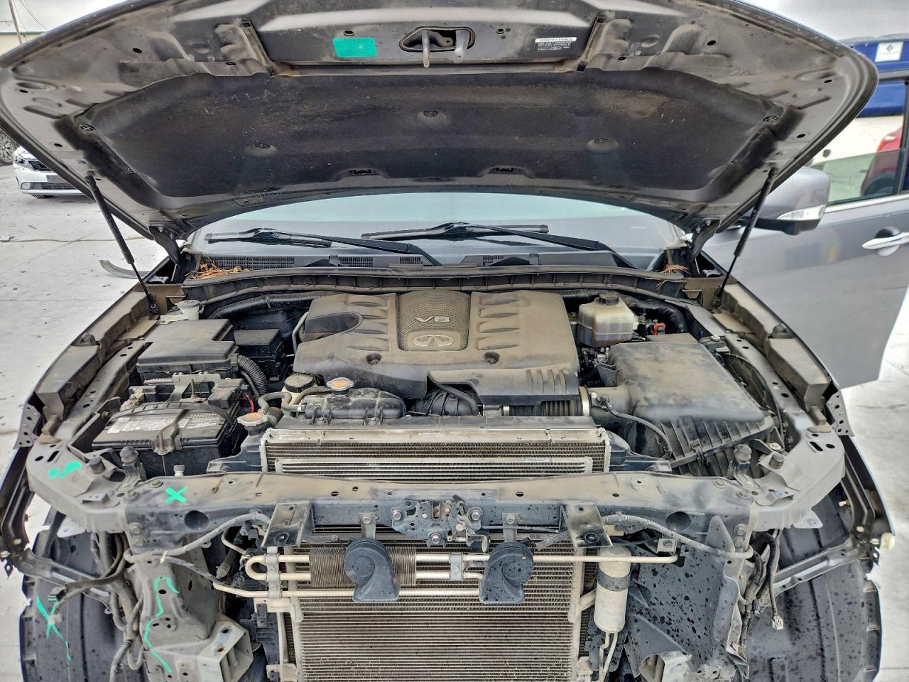 INFINITI Qx Base Image 13