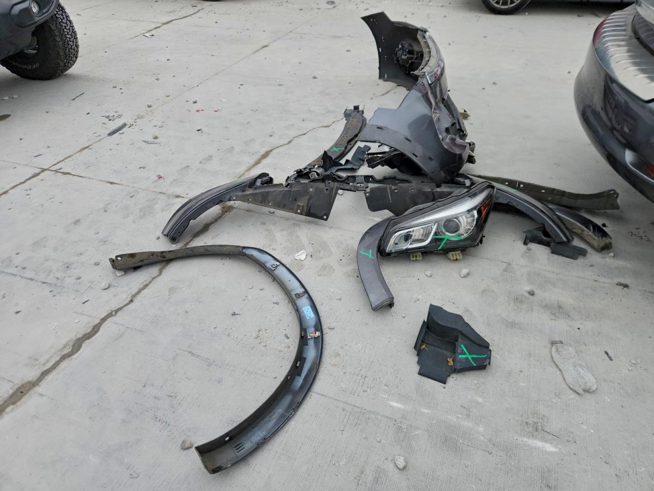 INFINITI Qx Base Image 9