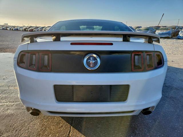 Ford Mustang Image 6