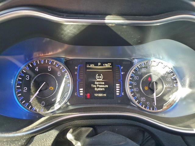 Chrysler 200 Limited Image 10