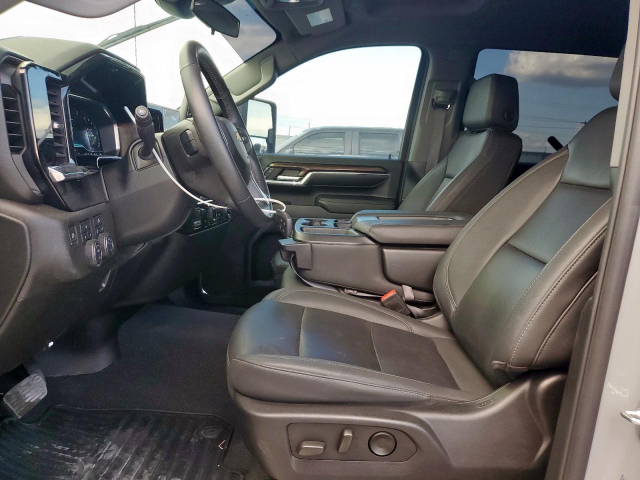 Chevrolet Silverado K2500 Heavy Duty Lt Image 9