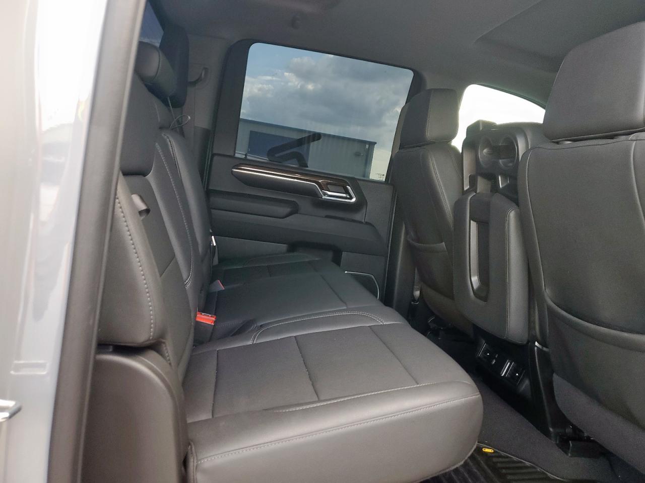 Chevrolet Silverado K2500 Heavy Duty Lt Image 10