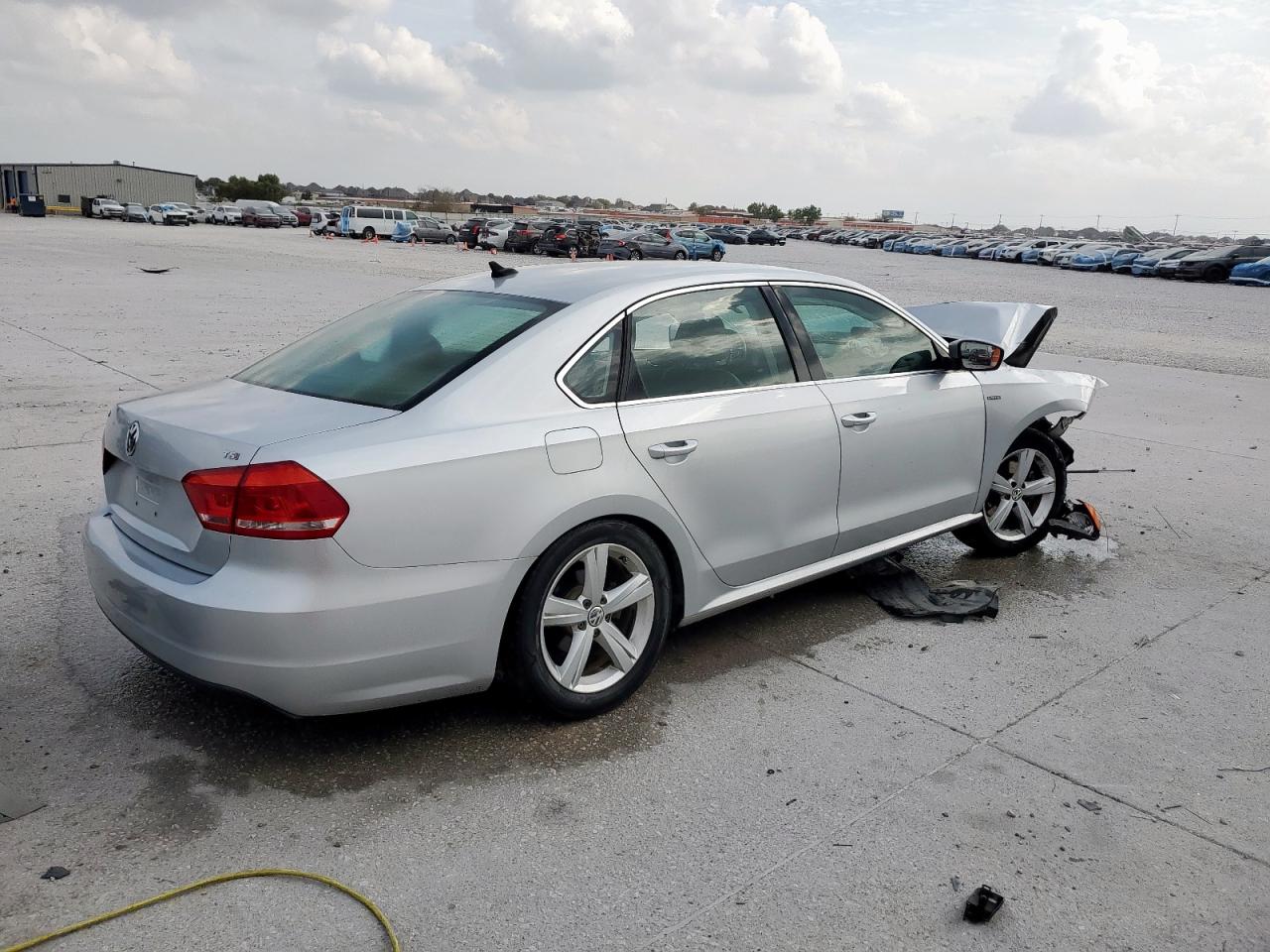 Volkswagen Passat S Image 11