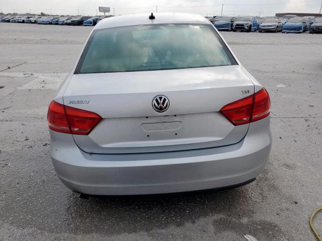 Volkswagen Passat S Image 12