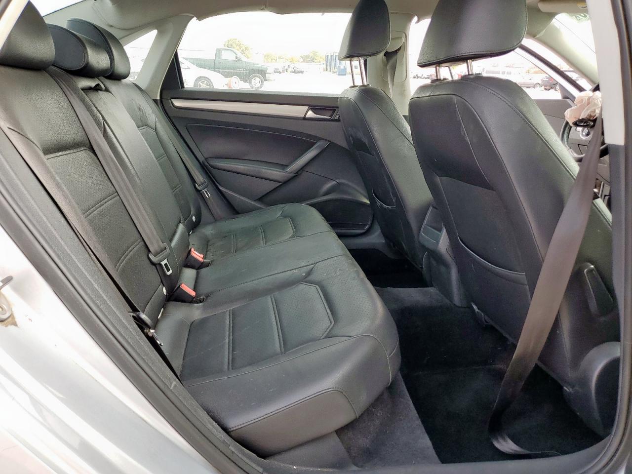 Volkswagen Passat S Image 3