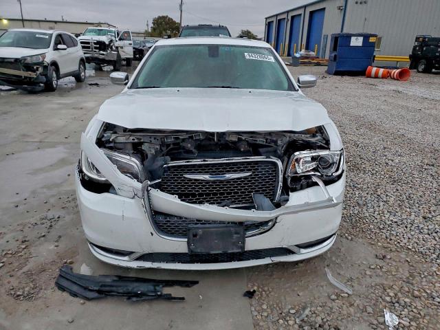 Chrysler 300 Image 8