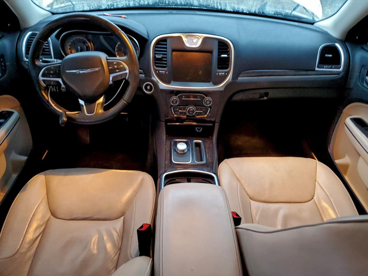 Chrysler 300 Image 9