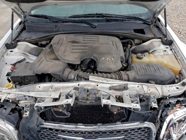 Chrysler 300 Image 11