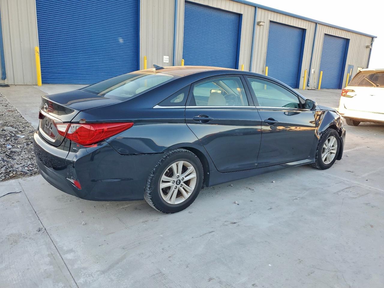 Hyundai SONATA Gls Image 2