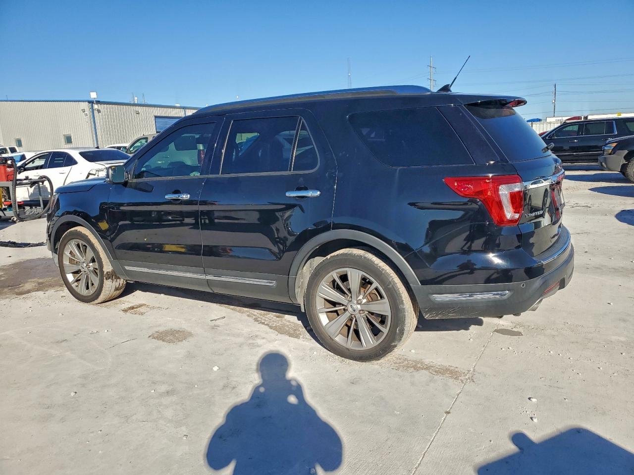 Ford Explorer Limited Image 8
