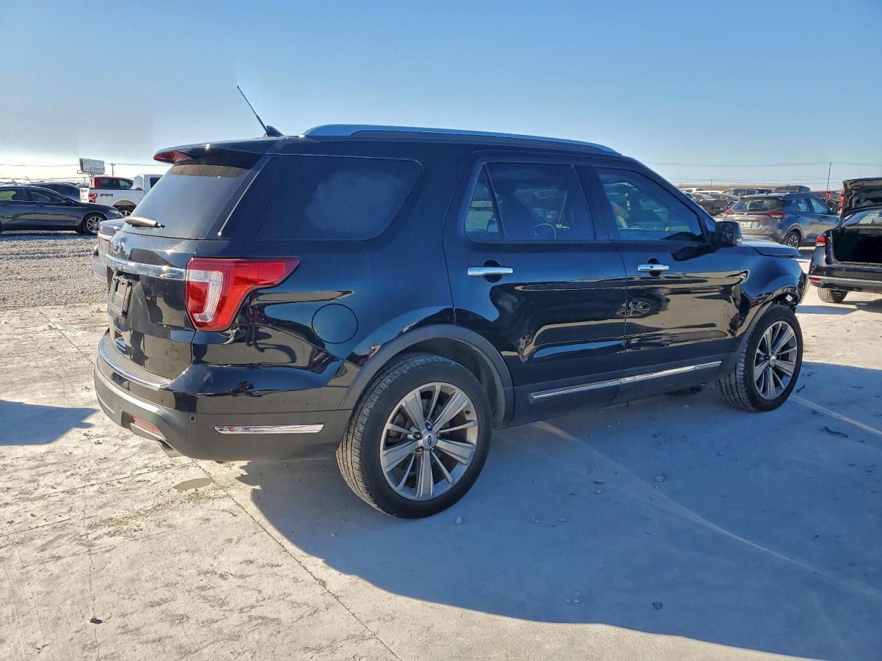 Ford Explorer Limited Image 10